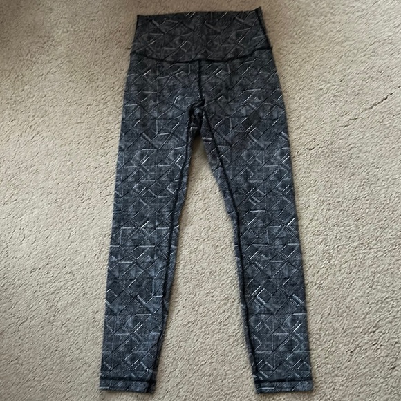 Lululemon size 6 leggings - Picture 1 of 2